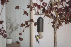 Hängande talgbollshållare