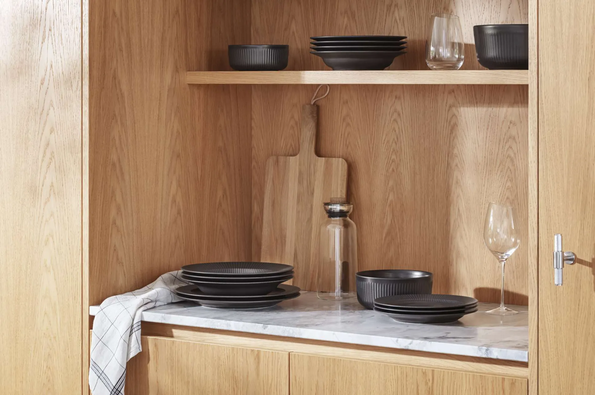 Legio Nova Black Middagstallrik - 25 cm